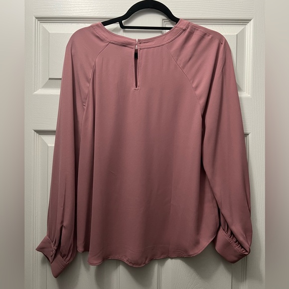 Gorgeous blush pink top with key hole back - Picture 3 of 5